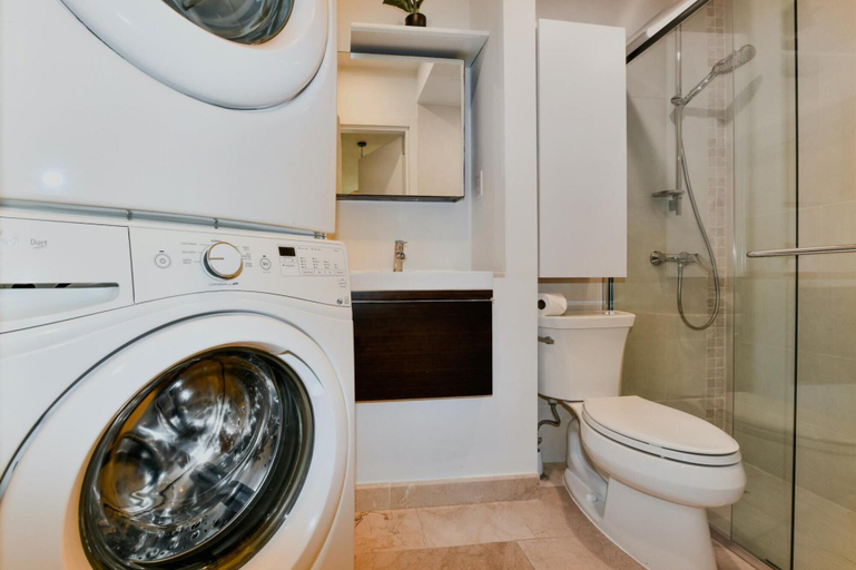 Bathroom 5, Amazing 1BR 2BA Condo Great Location w Pool GYM