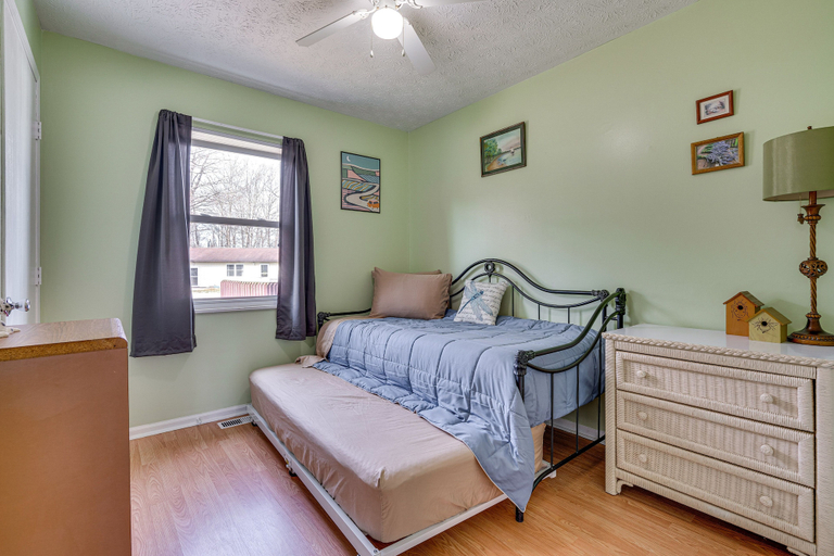 Bedroom 2, Blue Heron Cottage With Game Room, Deck & Hot Tub, Hocking