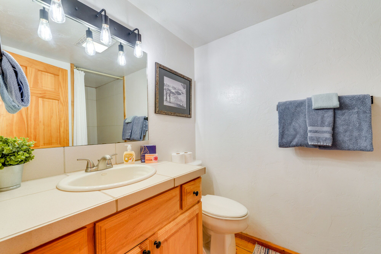 Bathroom, Cozy Mountain Condo Across From Snow King Ski Mtn!, Teton