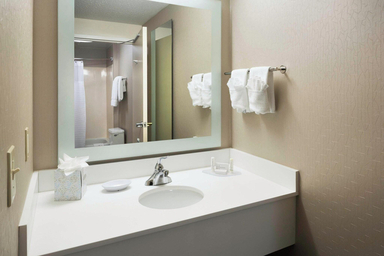 Bathroom 4, Springhill Suites Milford, New Haven