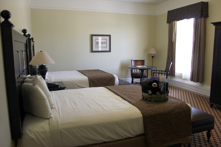 Bedroom 2, Lake Yellowstone Hotel and Cabins, Teton