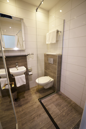 Bathroom 5, Hotel The Bird, Amsterdam