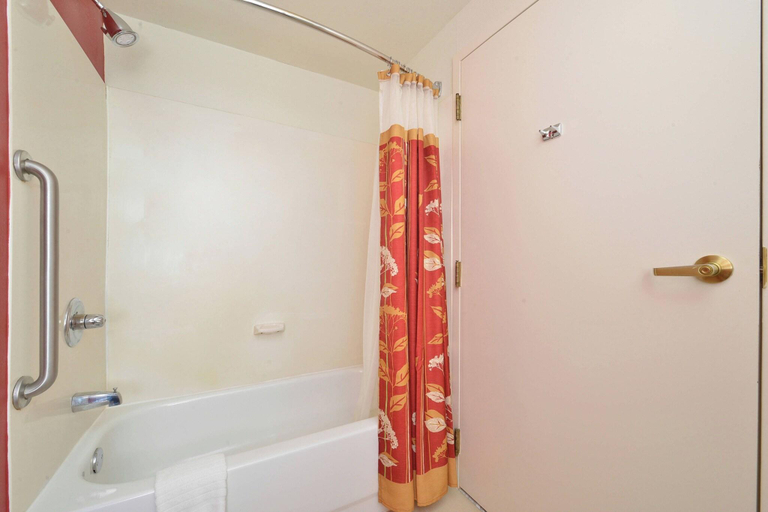 Bathroom 4, Courtyard By Marriott Bentonville, Benton