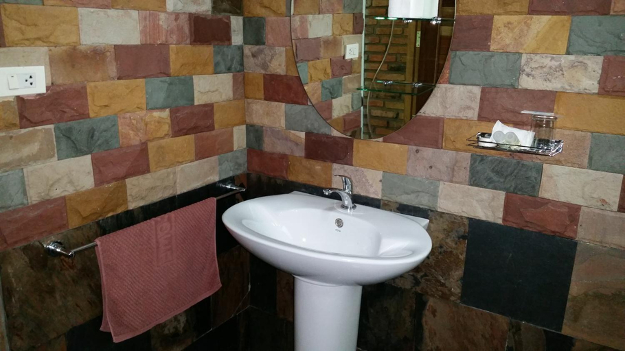 Bathroom 2, Hotel Khaosok and Spa, Phanom