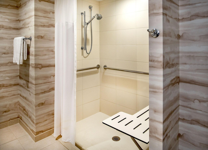 Bathroom 4, Peoria Marriott Pere Marquette, Peoria