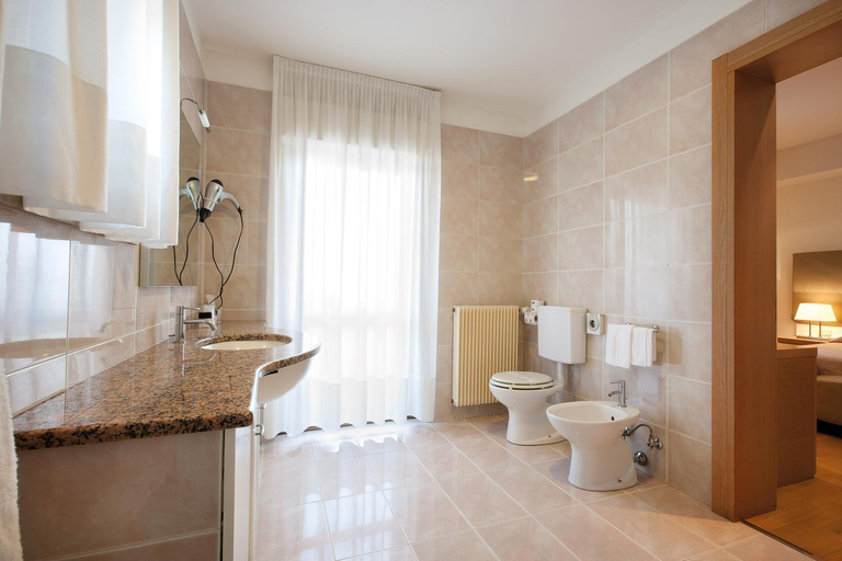 Bathroom 2, Hotel Campiello, Udine