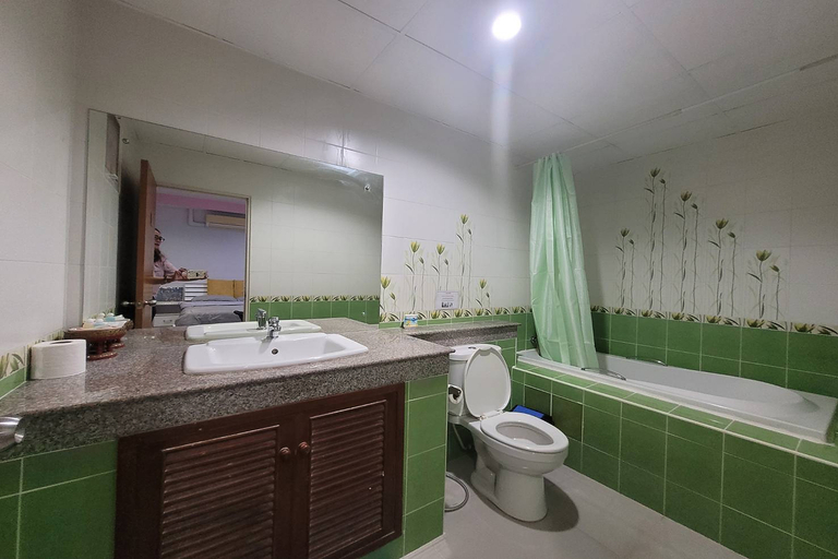 Bathroom 27