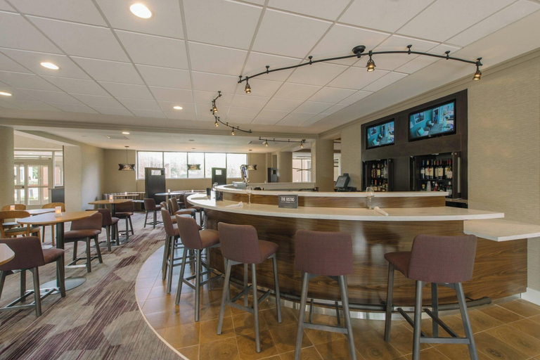 Food & Drinks 5, Courtyard Nashua, Hillsborough