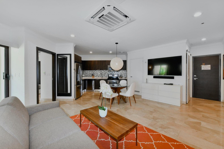 Others 5, Amazing 1BR 2BA Condo Great Location w Pool GYM