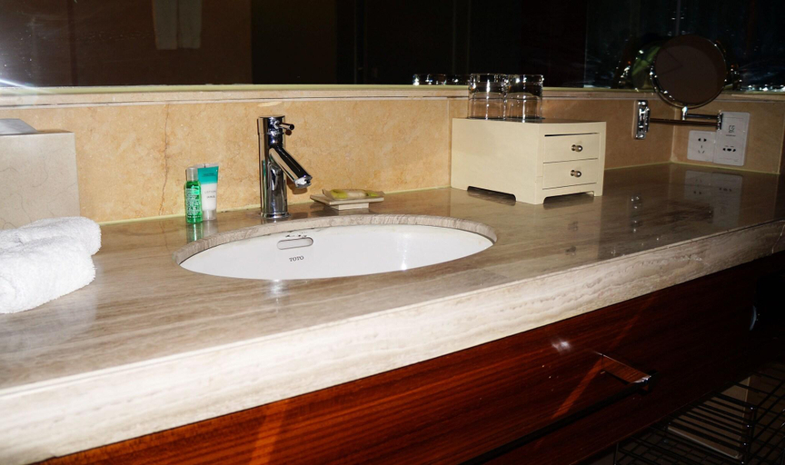 Bathroom 5, Four Points by Sheraton Taicang, Suzhou