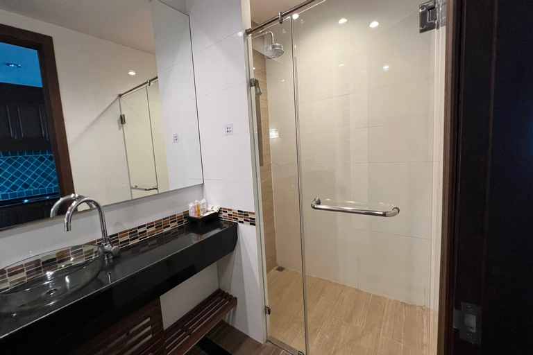 Bathroom 20