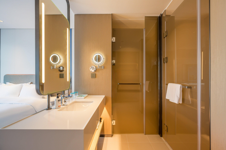 Bathroom 10