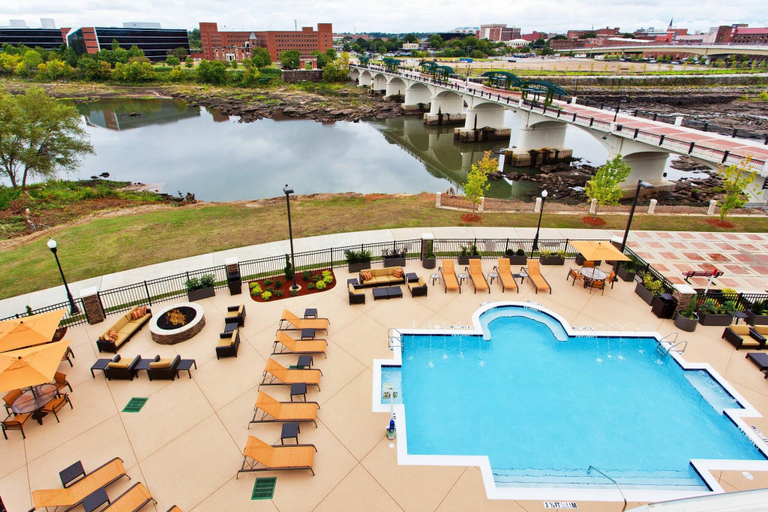Sport & Beauty 2, Courtyard Columbus Phenix City/Riverfront, Muscogee