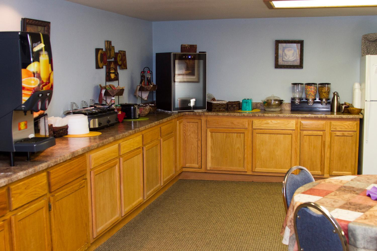 Food & Drinks 4, Cottonwood Inn & Suites, Phillips