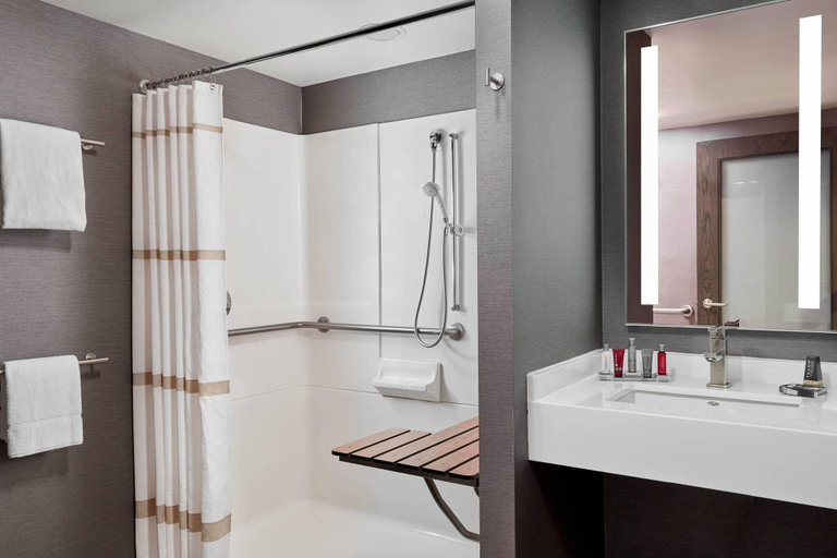 Bathroom 5, Teaneck Marriott at Glenpointe, Bergen