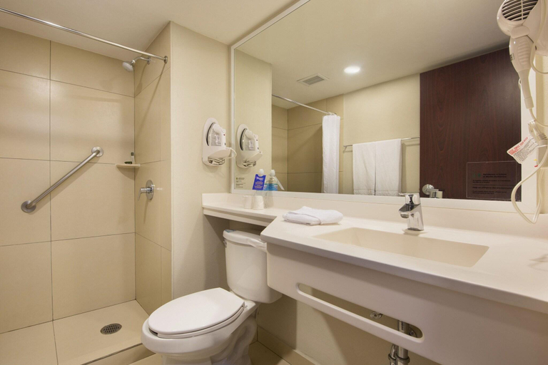 Bathroom 4, City Express by Marriott San Jose Costa Rica, Belén