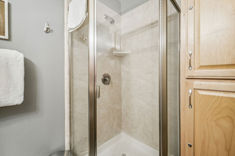Bathroom 3, On-site Skiing: Truckee Studio w/ Balcony, Nevada