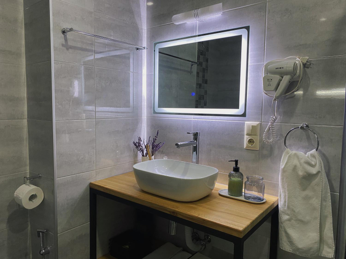 Bathroom 2, Sunset Apartment, Batumi