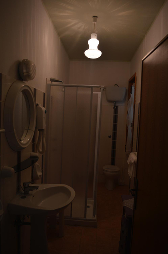 Bathroom 3, Hotel Il Poggetto, Pisa