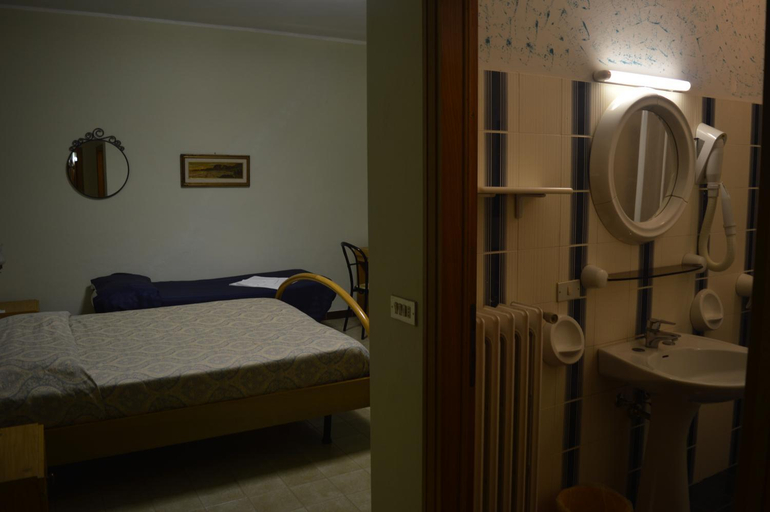 Bathroom 3, Hotel Il Poggetto, Pisa