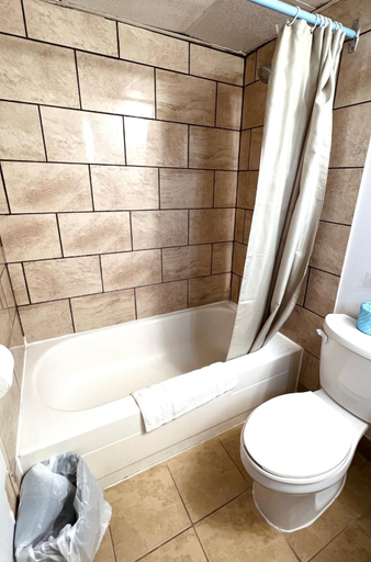Bathroom 3, Fairway Inn by the Falls, Niagara