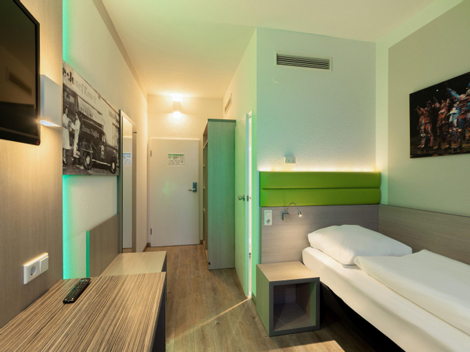 Bedroom 4, B&B HOTEL Bochum-Hbf, Bochum