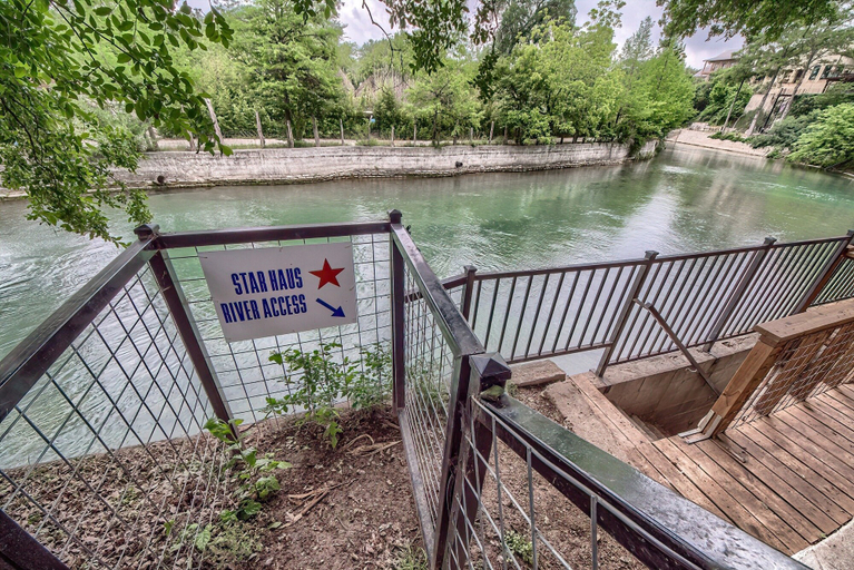 Property grounds 5, Star Haus DT 292 5 Bedroom Home by RedAwning, Comal