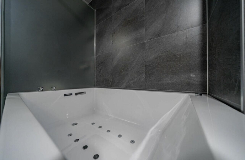 Bathroom 4, Hotel Myeong Jak, Suwon