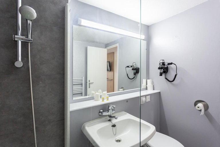 Bathroom 13