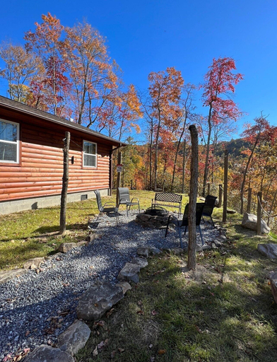 Exterior & Views, A Bears Heaven, Graham