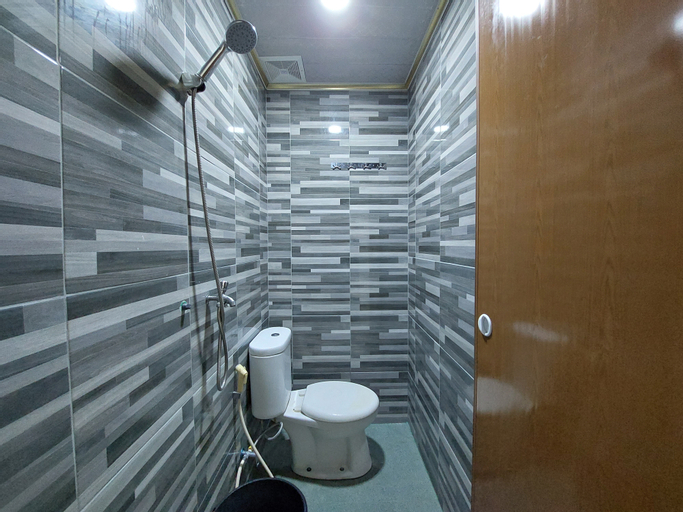 Bathroom 4