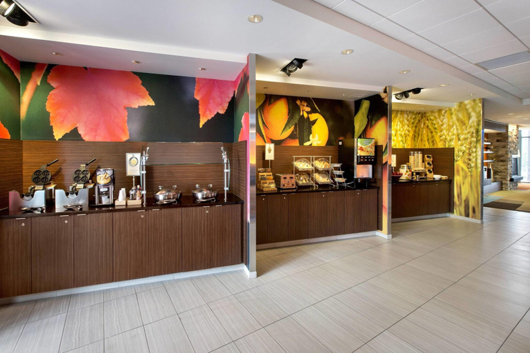 Food & Drinks 5, Fairfield Inn & Suites Syracuse Carrier Circle, Onondaga