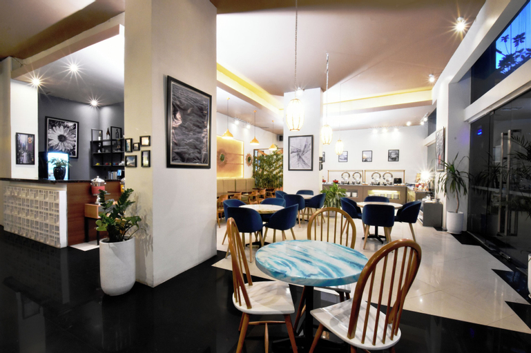 Food & Drinks 16