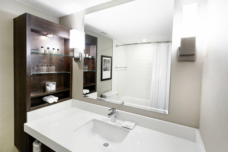 Bathroom 5, Delta Hotels Quebec City, Communauté-Urbaine-de-Québec