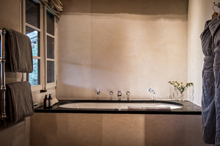 Bathroom 8