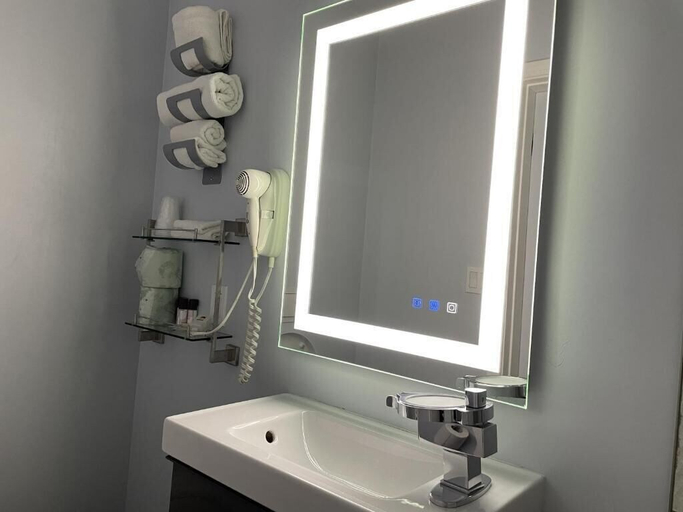 Bathroom 3, Twin Peaks Hotel, San Francisco