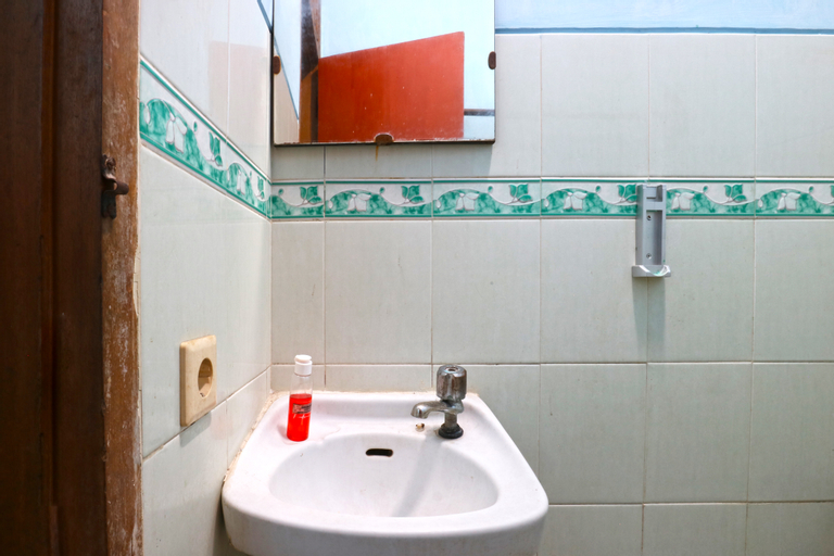 Bathroom 8