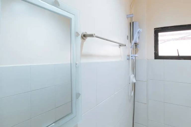 Bathroom 15