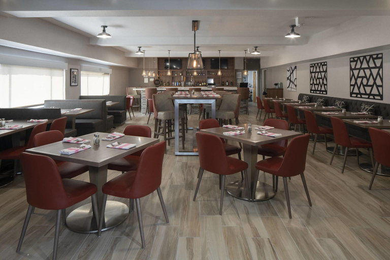 Food & Drinks 5, Four Points by Sheraton Dallas Arlington Entertainment District, Arlington