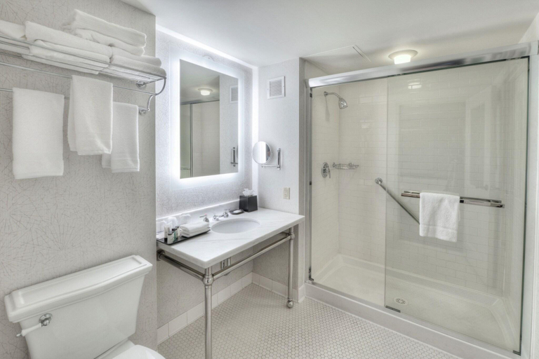 Bathroom 5, Sheraton Baltimore Washington Airport Hotel - BWI, Anne Arundel