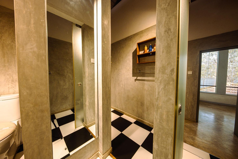 Bathroom 3, Villa Hundira, Negombo