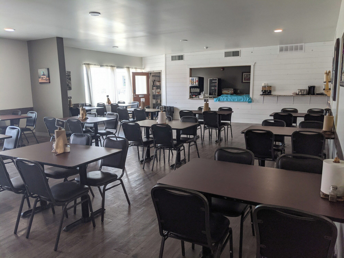 Food & Drinks, Roadhouse 52 Inn & Suites, Division No. 2