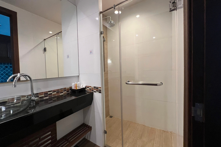 Bathroom 18