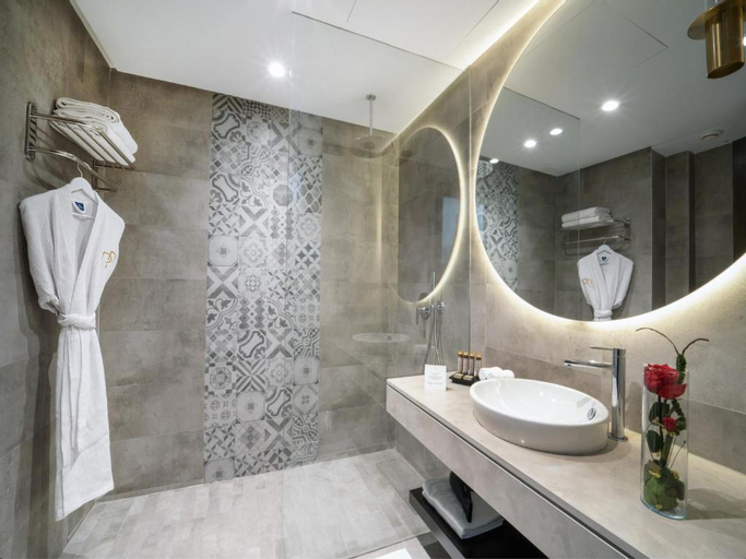 Bathroom 20