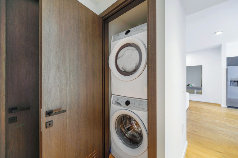 Bathroom 3, Deluxe Apt Bayside Views Await, Miami-Dade