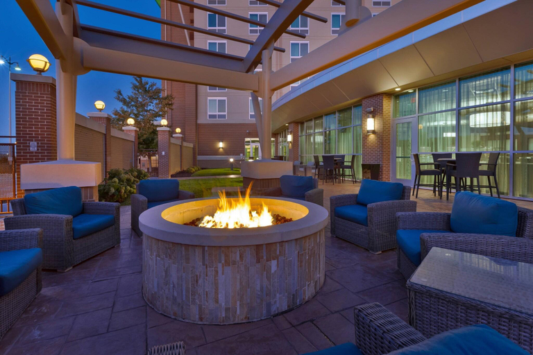 Food & Drinks 5, Courtyard Omaha Lavista, Sarpy