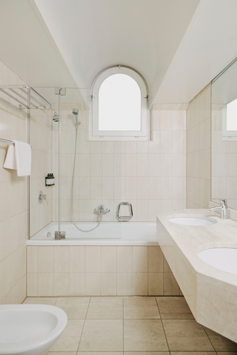 Bathroom 14