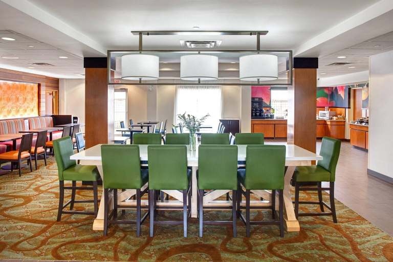 Food & Drinks 4, Fairfield Inn & Suites Toronto Brampton, Peel