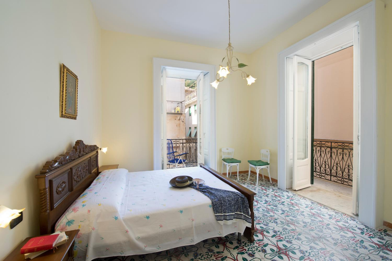 Bedroom 2, Palazzo Della Monica, Salerno