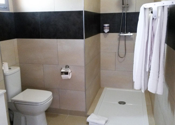 Bathroom 4, Les Sables Blancs de la Liscia, Corse-du-Sud